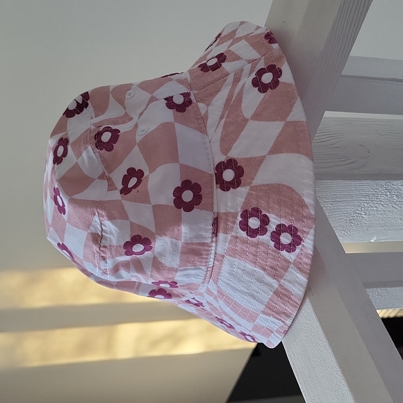 Accessories - Strawberry shortcake 🍰 bucket hat 🌼 🌸